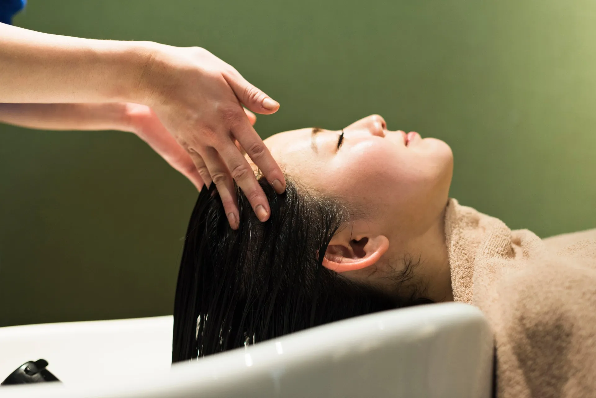 「薬に頼らず、5分で夢の中。施術中に眠りに落ちたお客様の声」